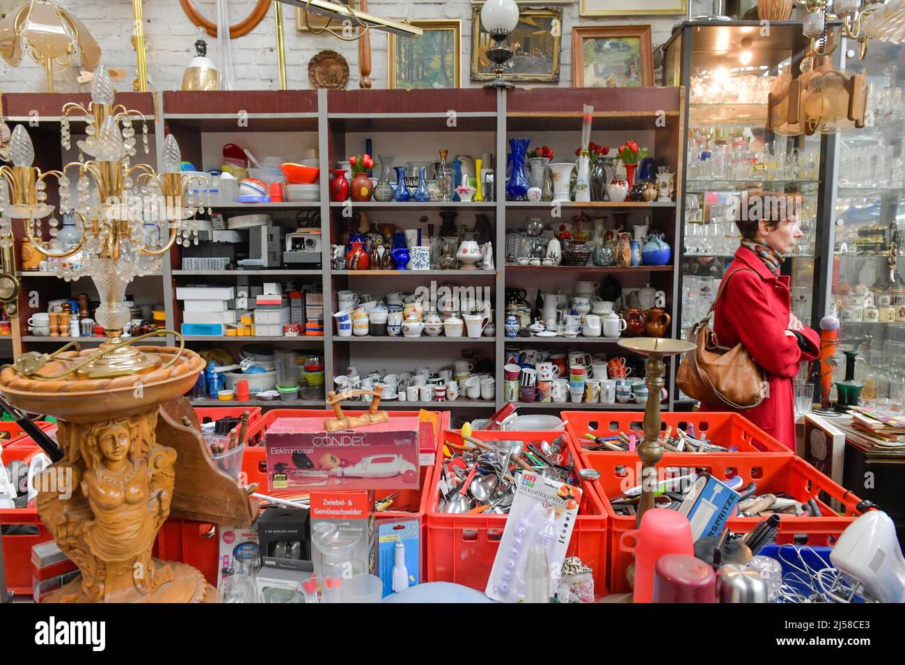 Hallenflohmarkt in der Arena, Eichenstraße, Treptow, Treptow-Koepenick, Berlin, Deutschland Stockfoto