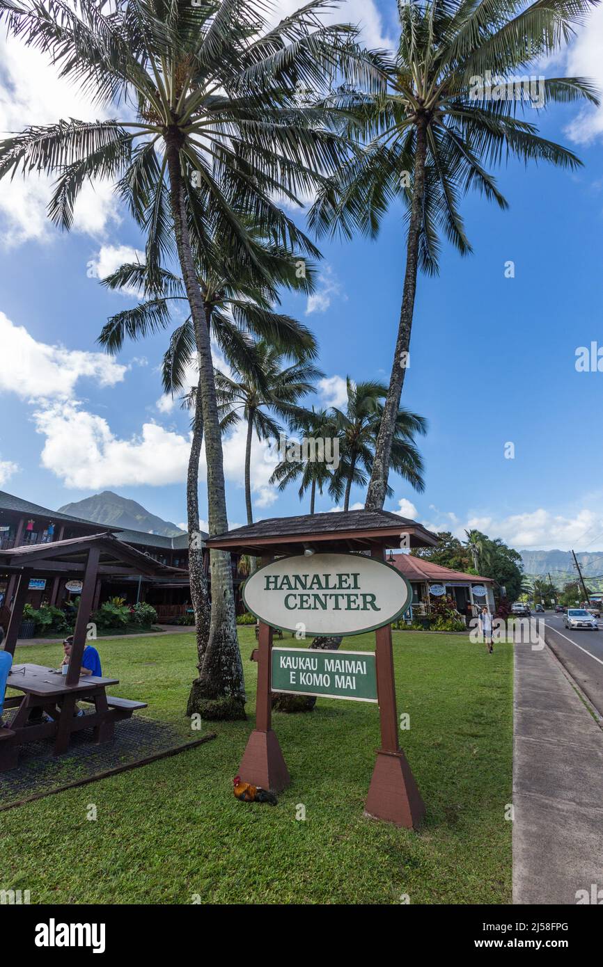 Das Schild für ein touristisches Einkaufszentrum in Hanalei, Kauai, Hawaiii. Stockfoto