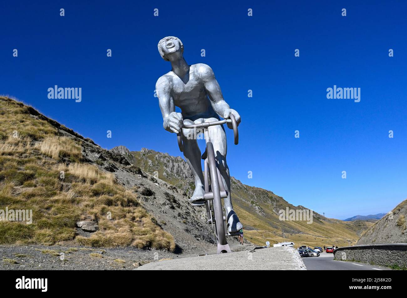 Die Gedenkstatue von Octave Lapize am Col du Tourmalet in den französischen Pyrenäen Stockfoto