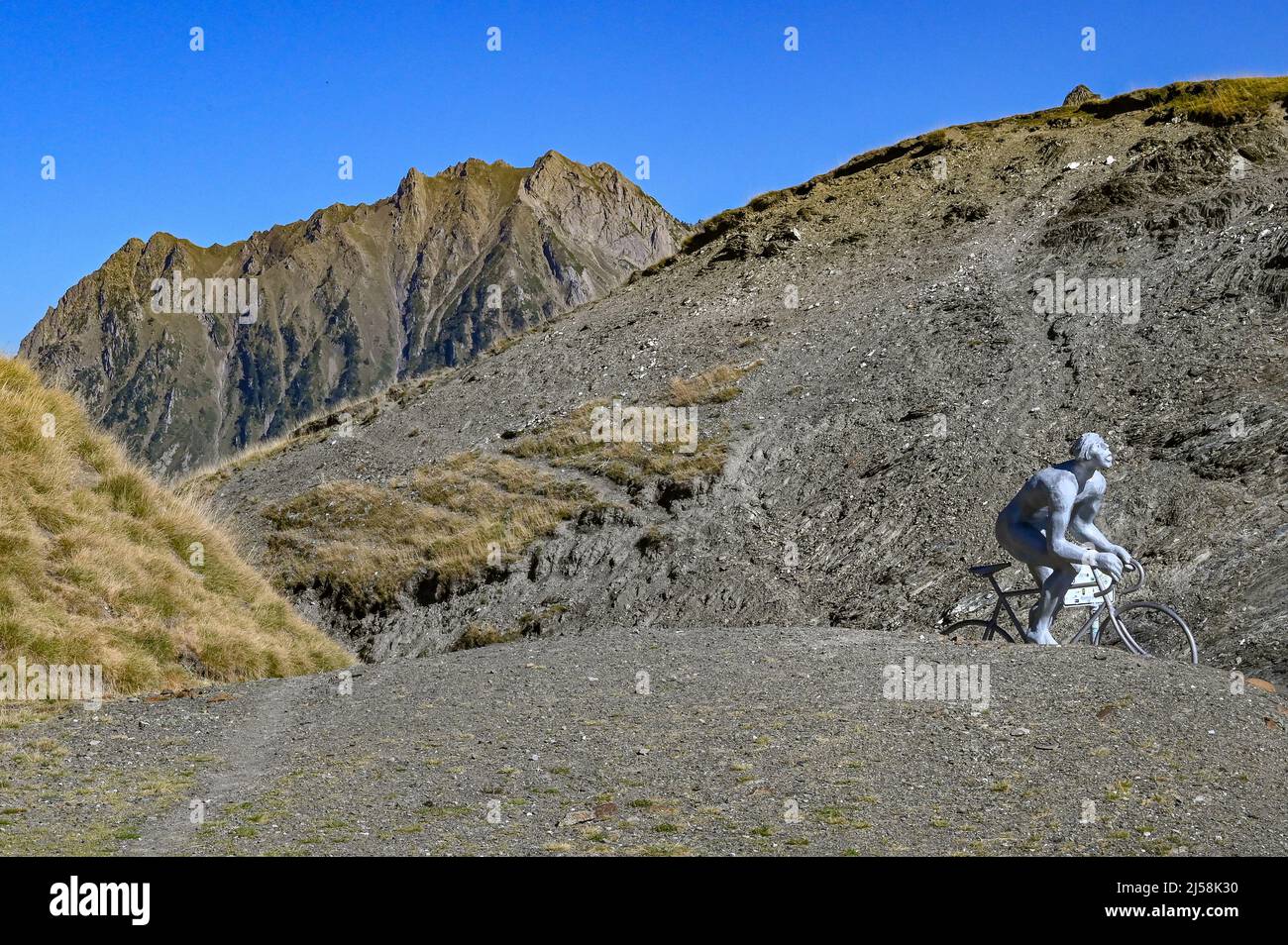 Die Gedenkstatue von Octave Lapize am Col du Tourmalet in den französischen Pyrenäen Stockfoto