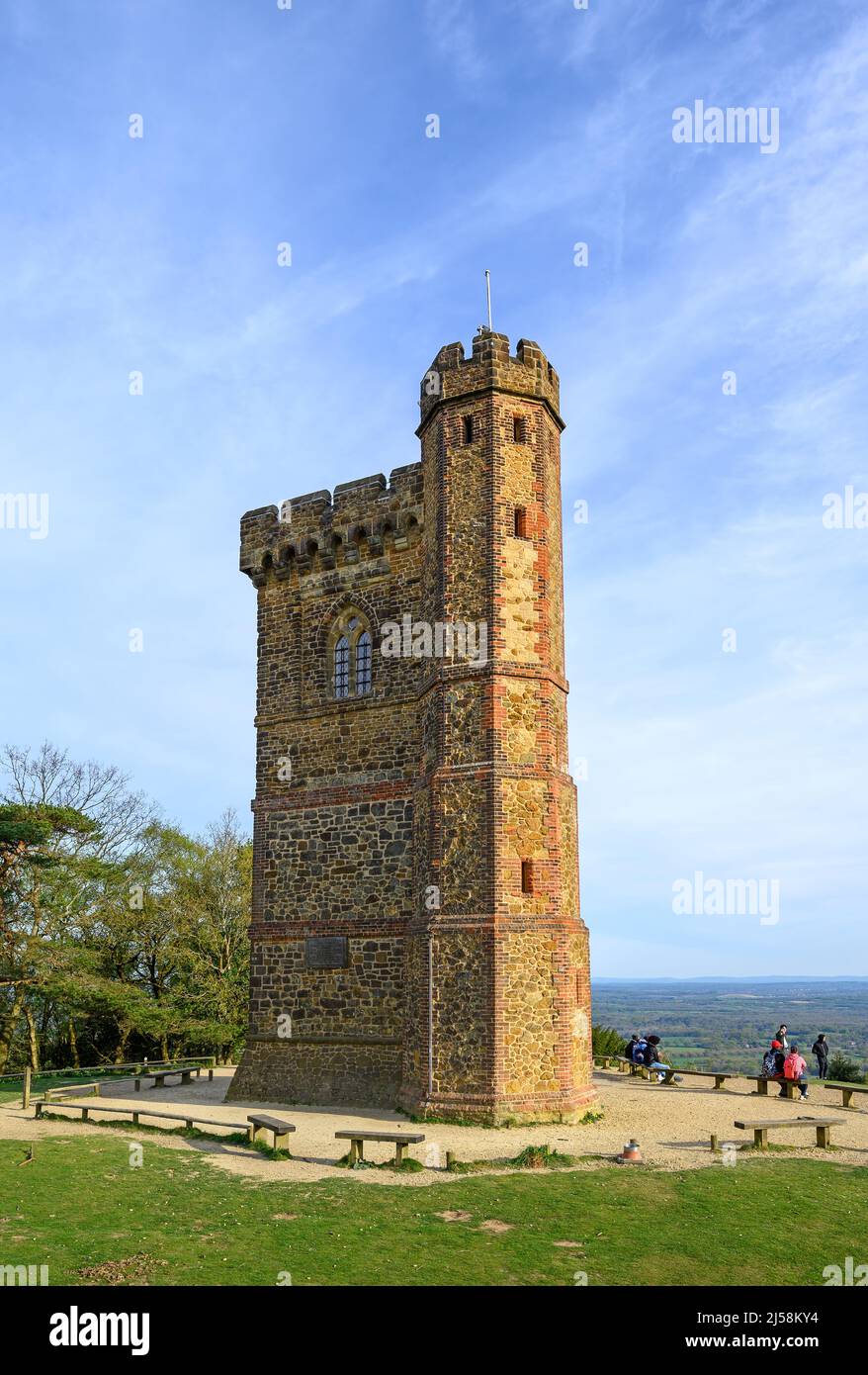 Leith Hill, Surrey, Großbritannien: Leith Hill Tower auf dem Gipfel des Leith Hill, Teil der Surrey Hills Area of Outstanding Natural Beauty. Stockfoto