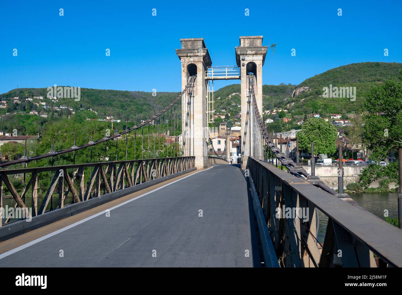 Frühlingslandschaft am Ufer des Flusses Saône um Rochetaillée-sur-Saône im Departement Rhône Stockfoto