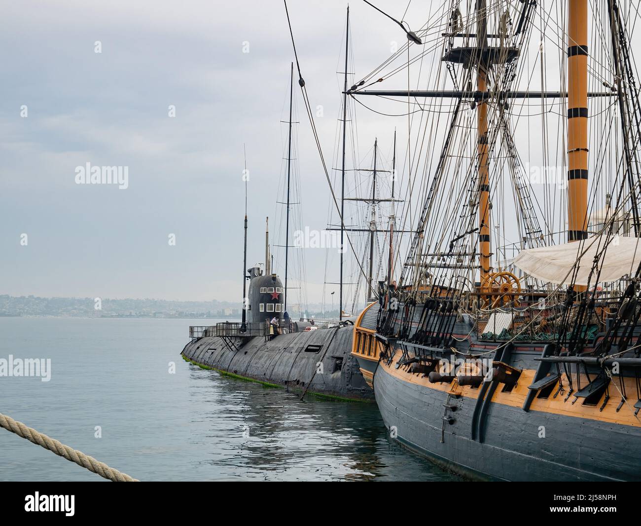 San Diego, 2 2014. AUGUST - Bewölkter Blick auf das HMS Surprise of Maritime Museum Stockfoto