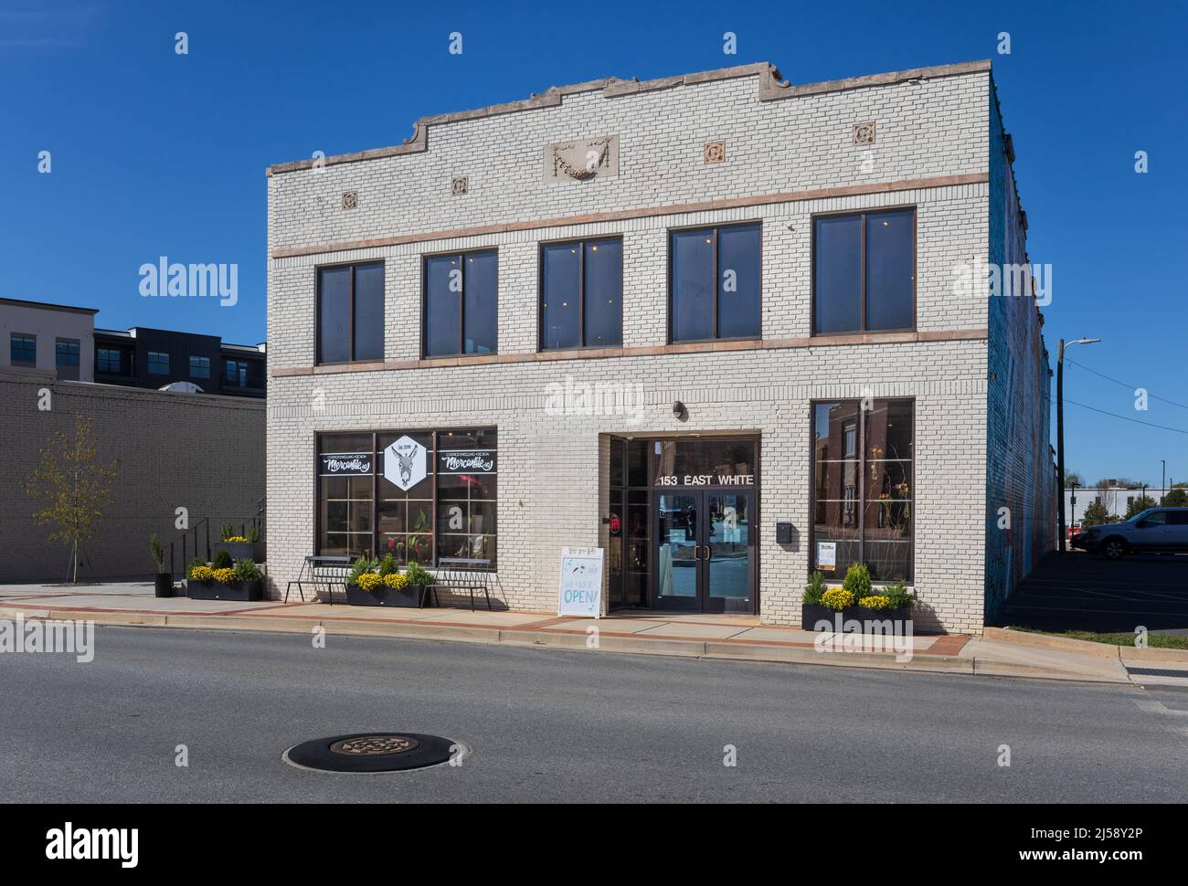 ROCK HILL, SC, USA-10 APRIL 2022: The Mercantile HQ, von Copper Dwelling + Design, Building. Stockfoto