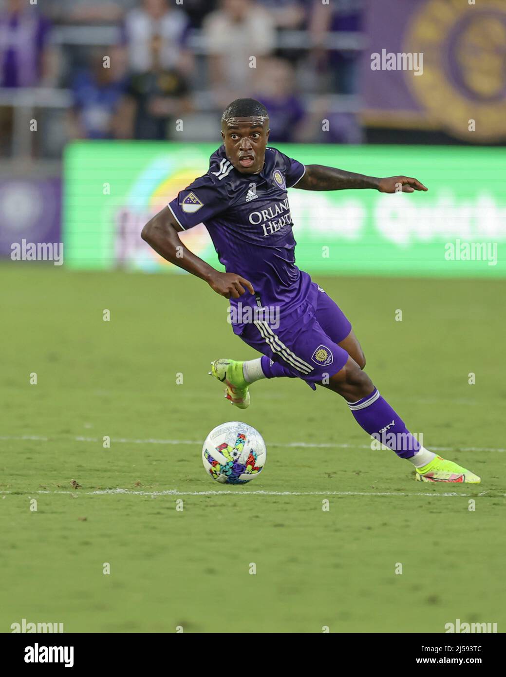 Orlando, FL: Der Mittelfeldspieler von Orlando City, Sebas Méndez (8), dribbelt den Ball während der dritten Runde des US-Cup-Fußballmatches Lamar Hunt, ag, über das Spielfeld Stockfoto