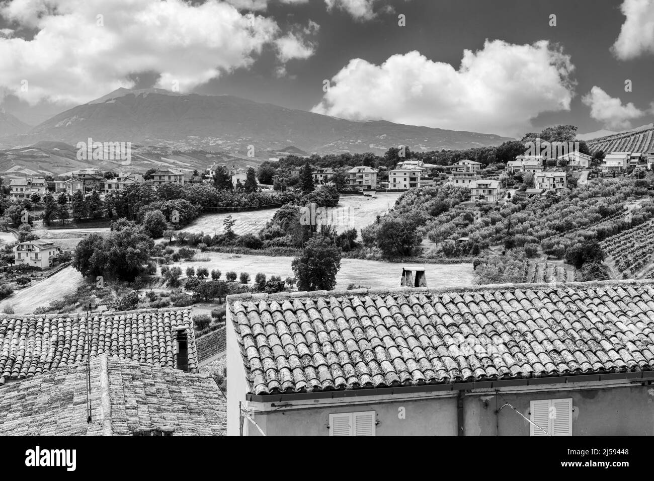 Landschaft-Schwarz-Weiß -schöne Szene von Spinetoli-Italien Stockfoto