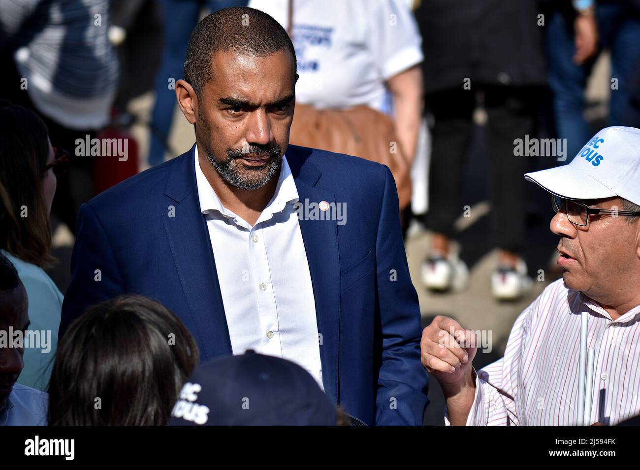 Marseille, Frankreich. 16. April 2022. Der französische Abgeordnete SaÃ¯d Ahamada wurde während des Treffens von Emmanuel Macron gesehen. Der französische Präsident Emmanuel Macron, Kandidat für die Präsidentschaftswahl der "La Republique en Marche" (LREM), hatte eine öffentliche Sitzung in Marseille. Die zweite Runde der französischen Präsidentschaftswahlen soll am 24. April stattfinden. (Bild: © Gerard Bottino/SOPA Images via ZUMA Press Wire) Stockfoto