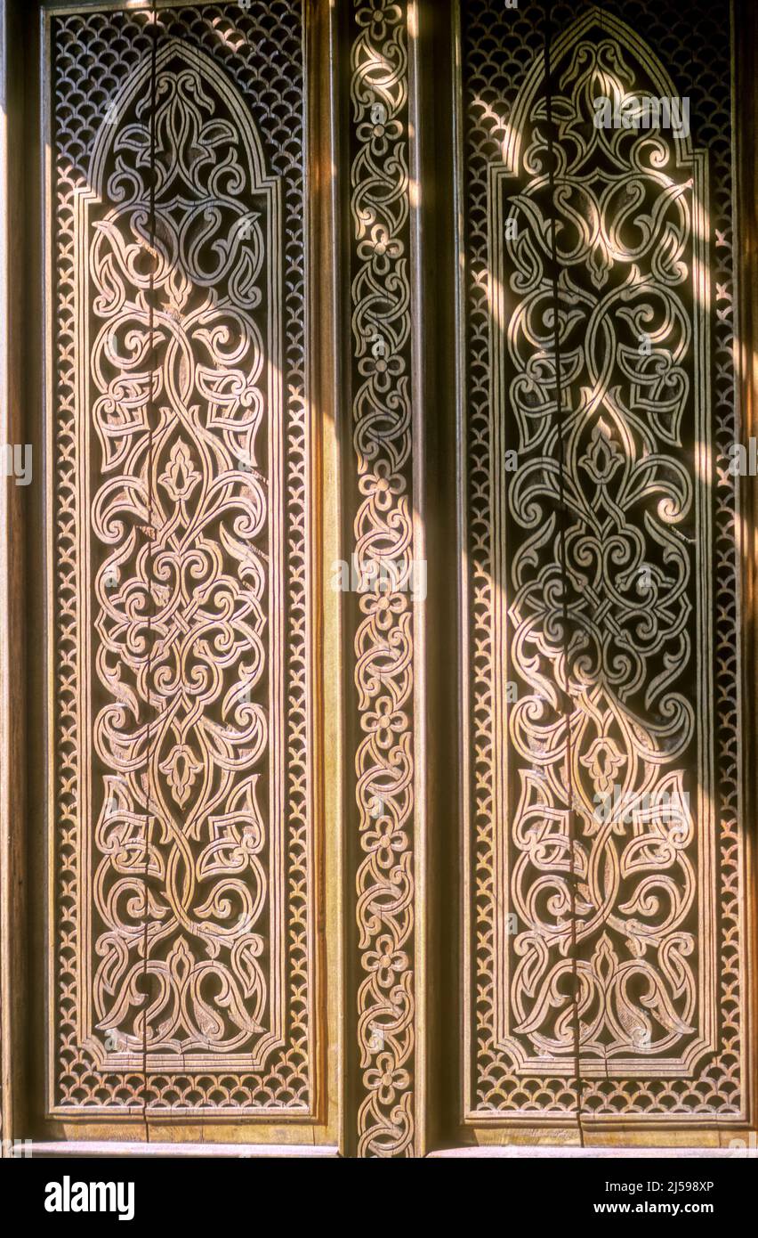 Türen zu Tilla Sheikh Moschee in Taschkent, Usbekistan. Stockfoto