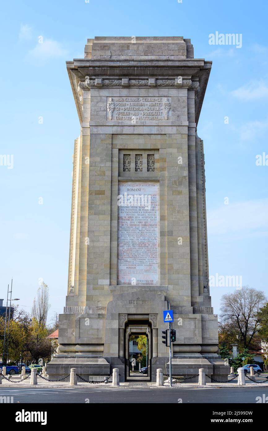 Bukarest, Rumänien - 6. November 2021: Arcul de Triumph (Triumphbogen) Triumphbogen und Wahrzeichen, im nördlichen Teil der Stadt auf Stockfoto