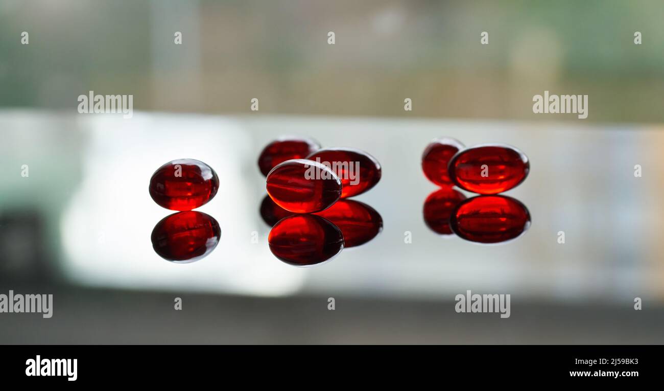 Krill-Öl-Pillen - Quelle von Omega-3-Fettsäuren. Stockfoto