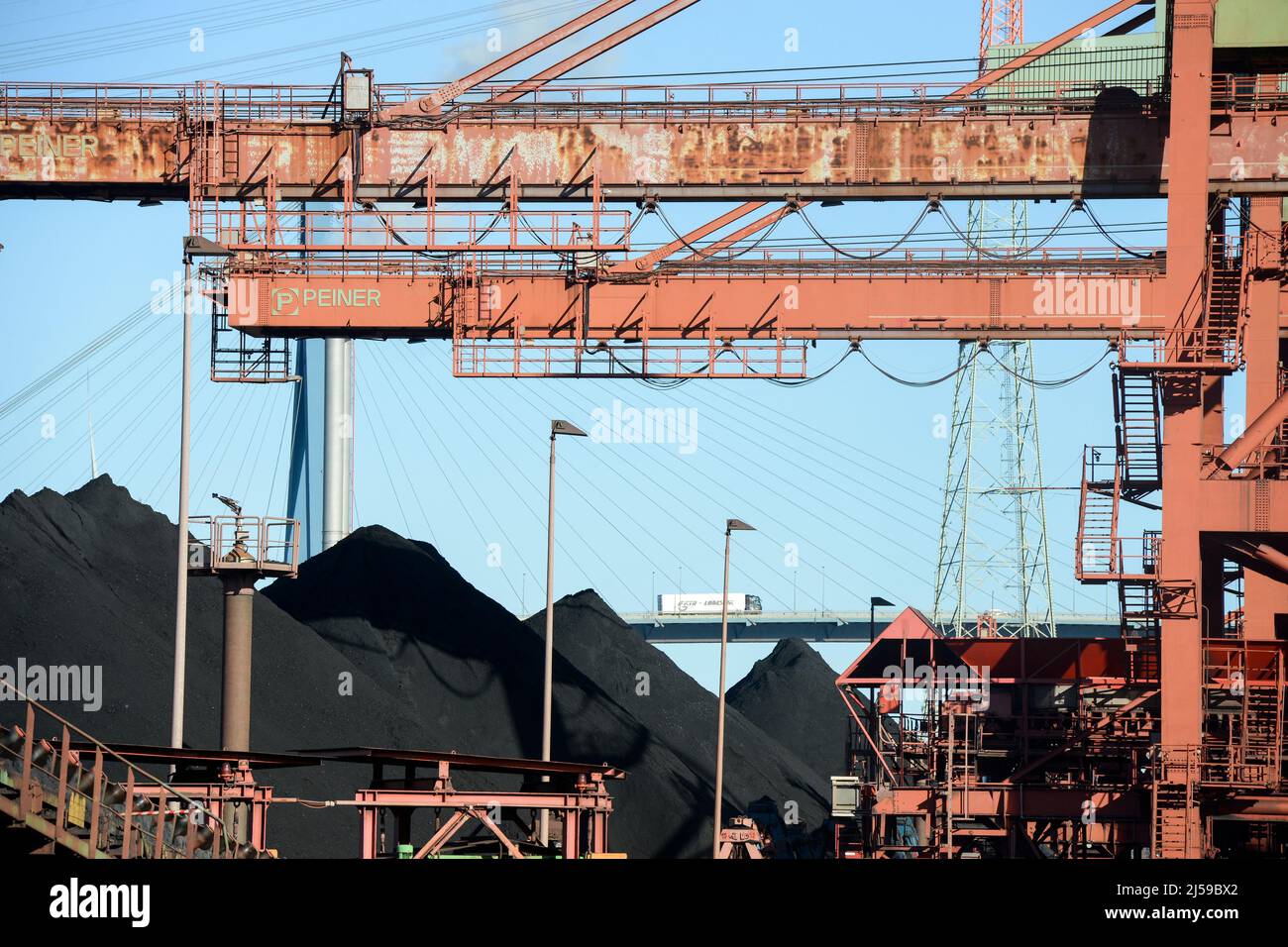 Deutschland, Hamburg, Hansaport Import von Kohle aus Russland, Australien und anderen / DEUTSCHLAND, Hamburg, Hansaport, Import von Kohle aus Russland, Kolumbien, Australien usw., Lagerung und Transport zu Kraftwerken und Stahlwerken Stockfoto