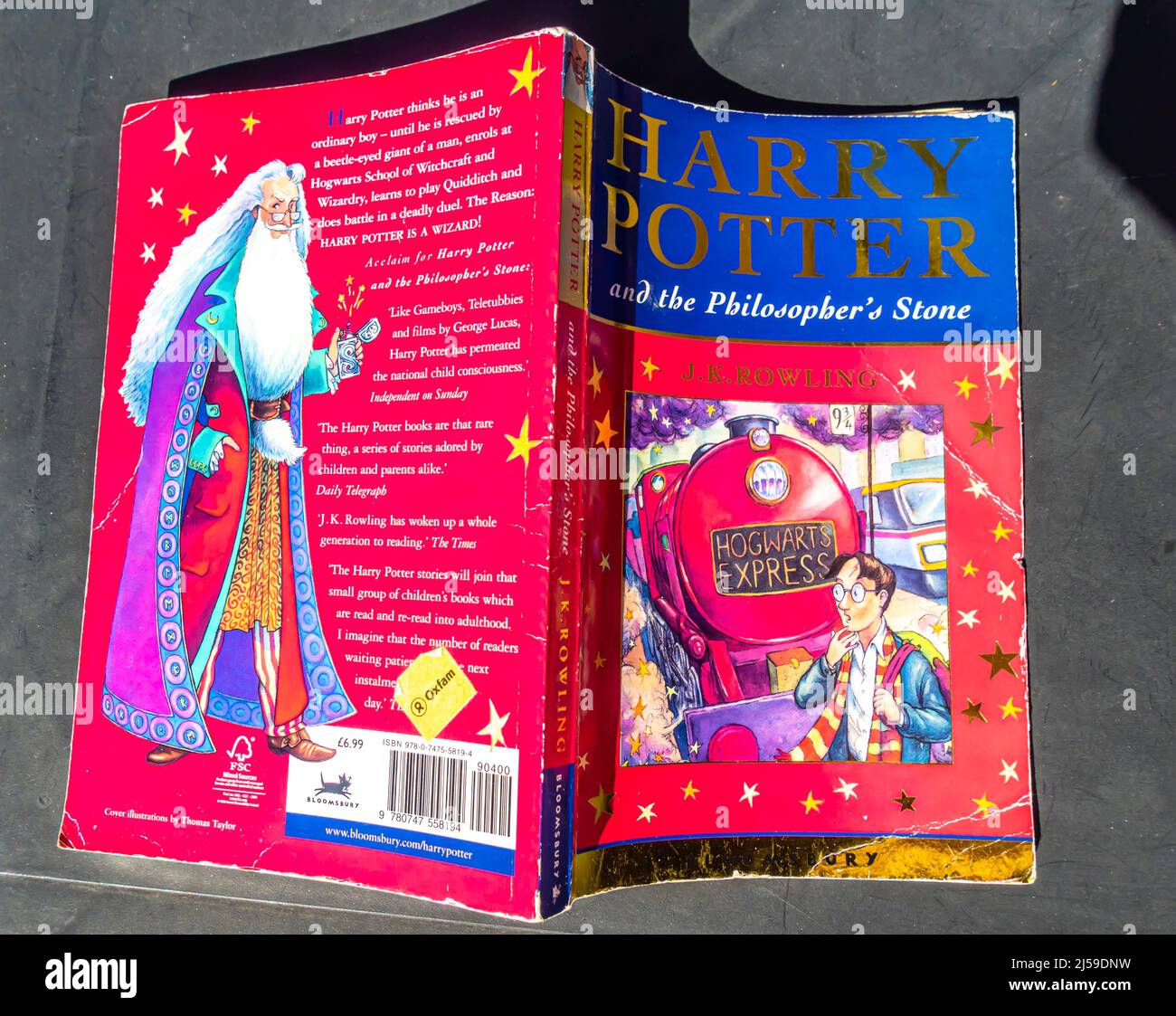 Harry Potter und der Stein der Weisen Taschenbuch Stockfoto