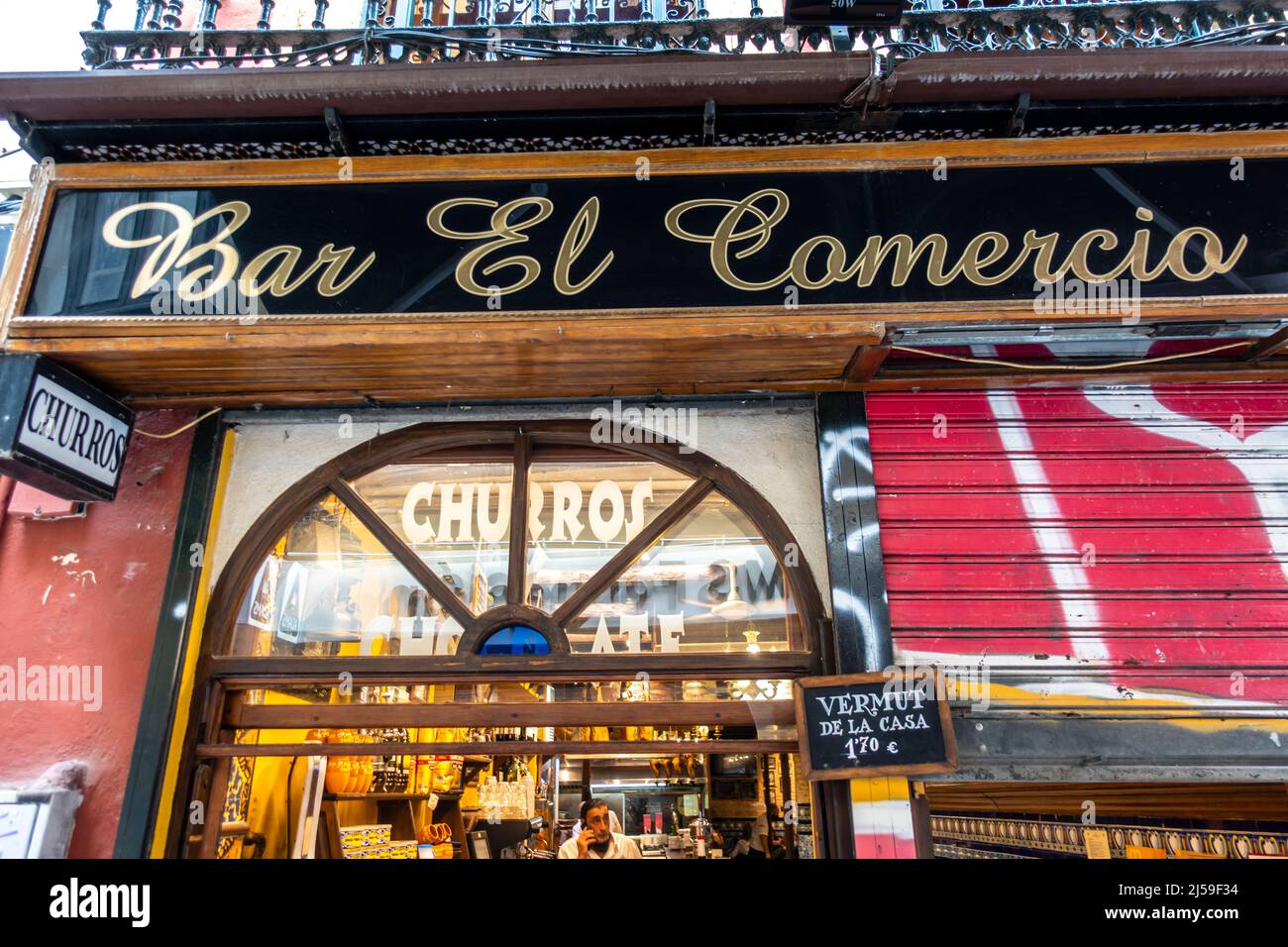 Bar El Comercio, berühmt für seine Drinks und Tapas, Alflafa, Sevilla, Spanien Stockfoto