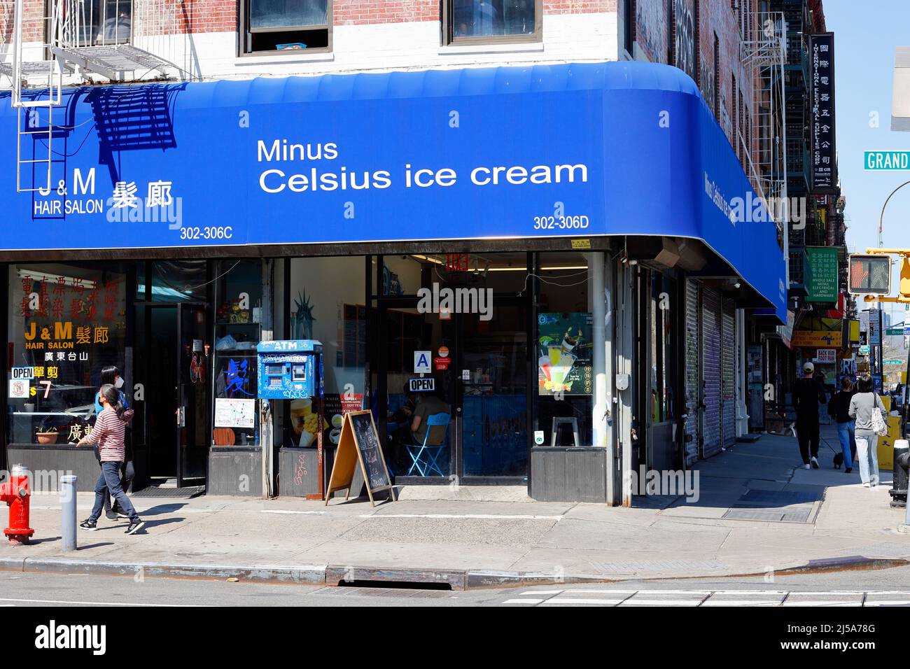 Minus Celsius Ice Cream, 302 Grand St, New York, NY. Außenfassade eines Eiswalzladens in der Lower East Side, Chinatown. Stockfoto