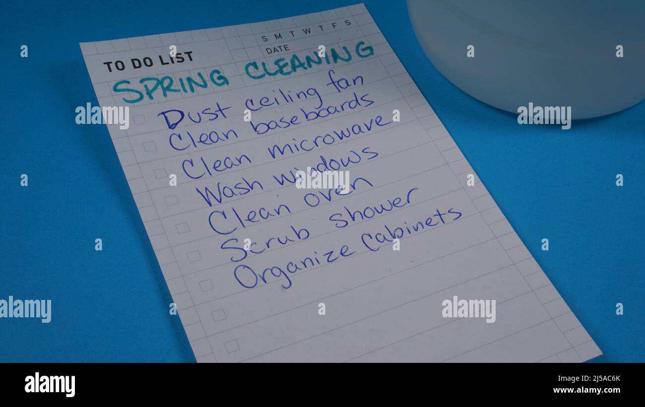 Liste der Aufgaben für die Frühjahrsputz im Haus zu tun. Stockfoto