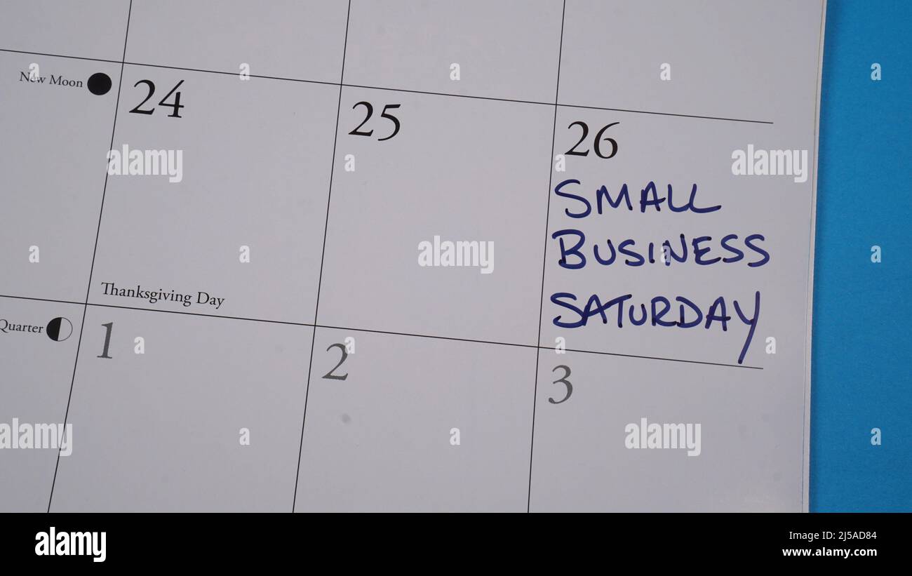 Small Business Saturday wurde am 26. November 2022 in einen Kalender geschrieben. Stockfoto