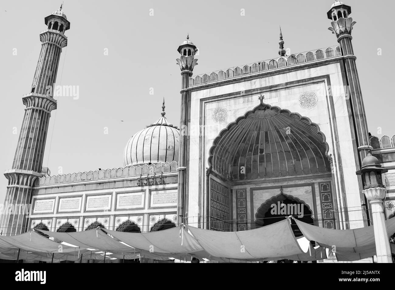 Die spektakuläre Architektur der Großen Freitagsmoschee (Jama Masjid) in Delhi während der Ramzan-Saison, die wichtigste Moschee in Indien, Jama Masjid M Stockfoto