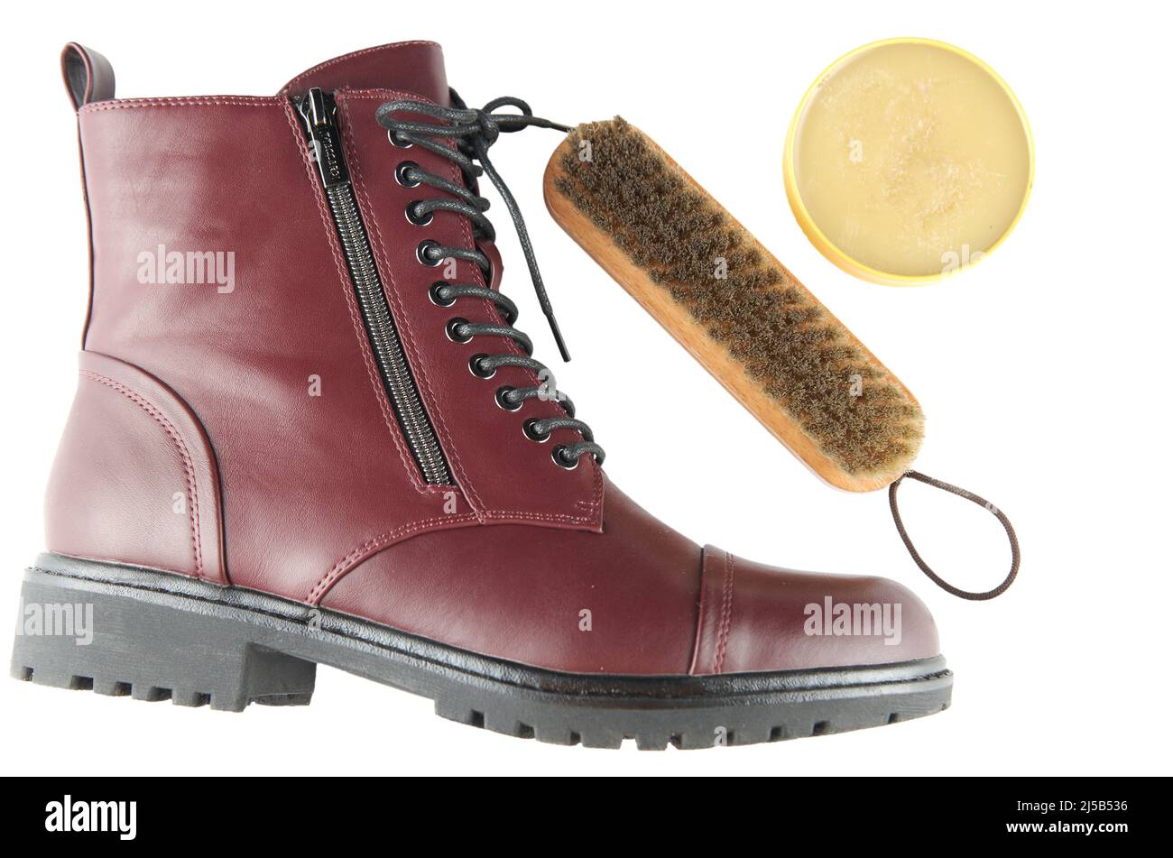 Nahaufnahme von Schuh- und Schuhpflegezubehör: Wachs und Pinsel Stockfoto