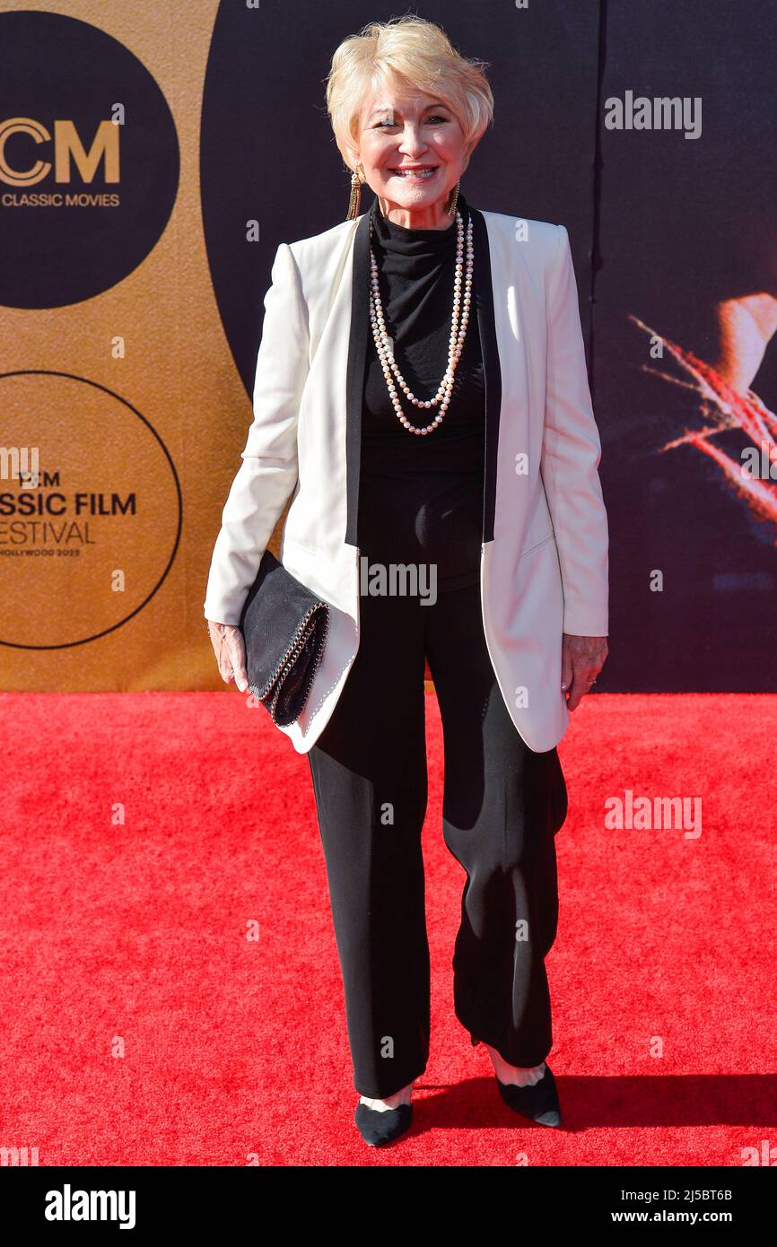 Los Angeles, USA. 21. April 2022. HOLLYWOOD, LOS ANGELES, KALIFORNIEN, USA - 21. APRIL: Die amerikanische Schauspielerin Dee Wallace kommt zur Eröffnungsnacht des TCM Classic Film Festivals 2022 zum 40.. Jahrestag der Vorführung von 'E.T. The Extra-Terrestrial' fand am 21. April 2022 im TCL Chinese Theatre IMAX in Hollywood, Los Angeles, Kalifornien, USA, statt. (Foto von Image Press Agency) Quelle: Image Press Agency/Alamy Live News Stockfoto