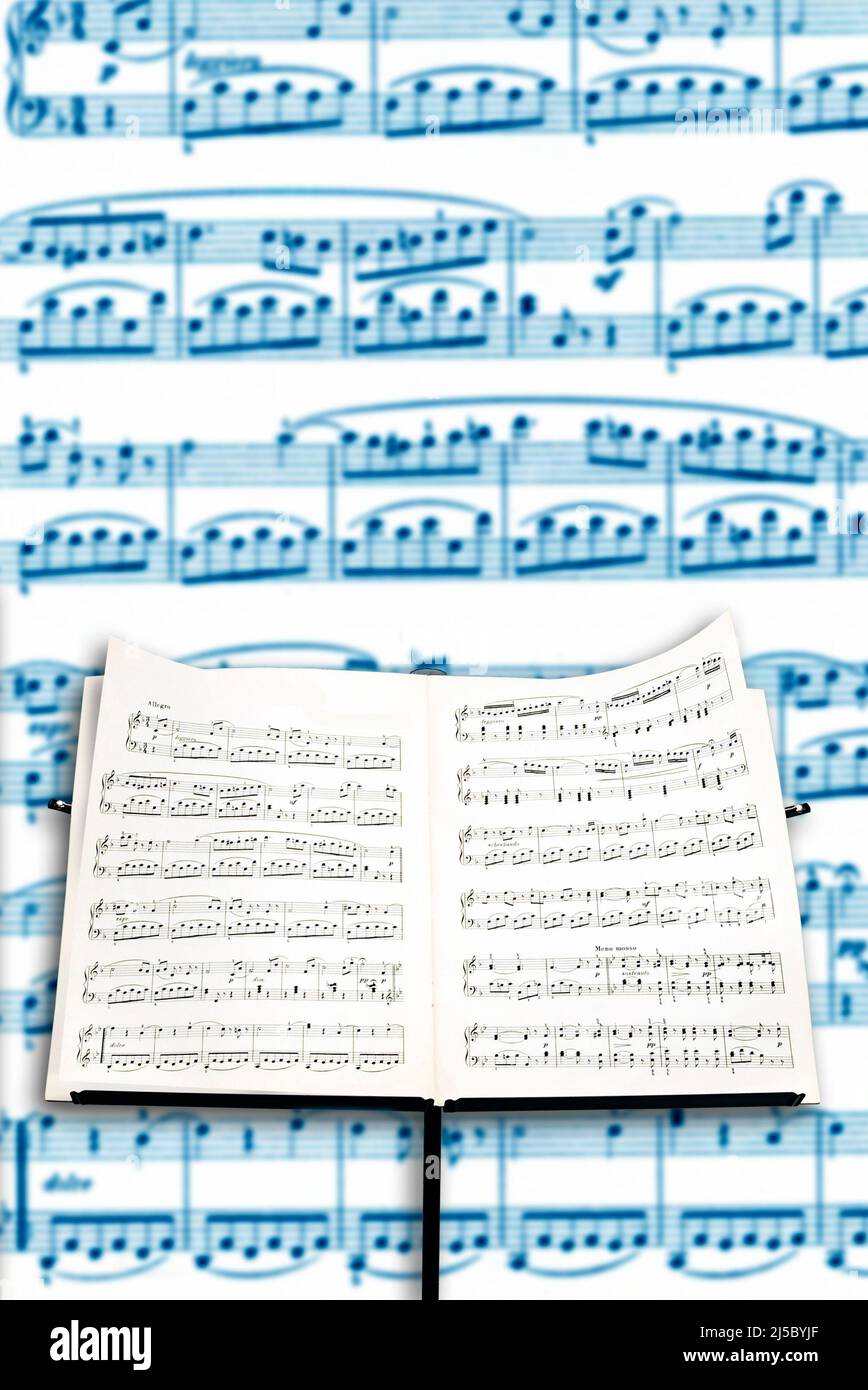 Partitur von Musik auf einem Ständer Stockfoto