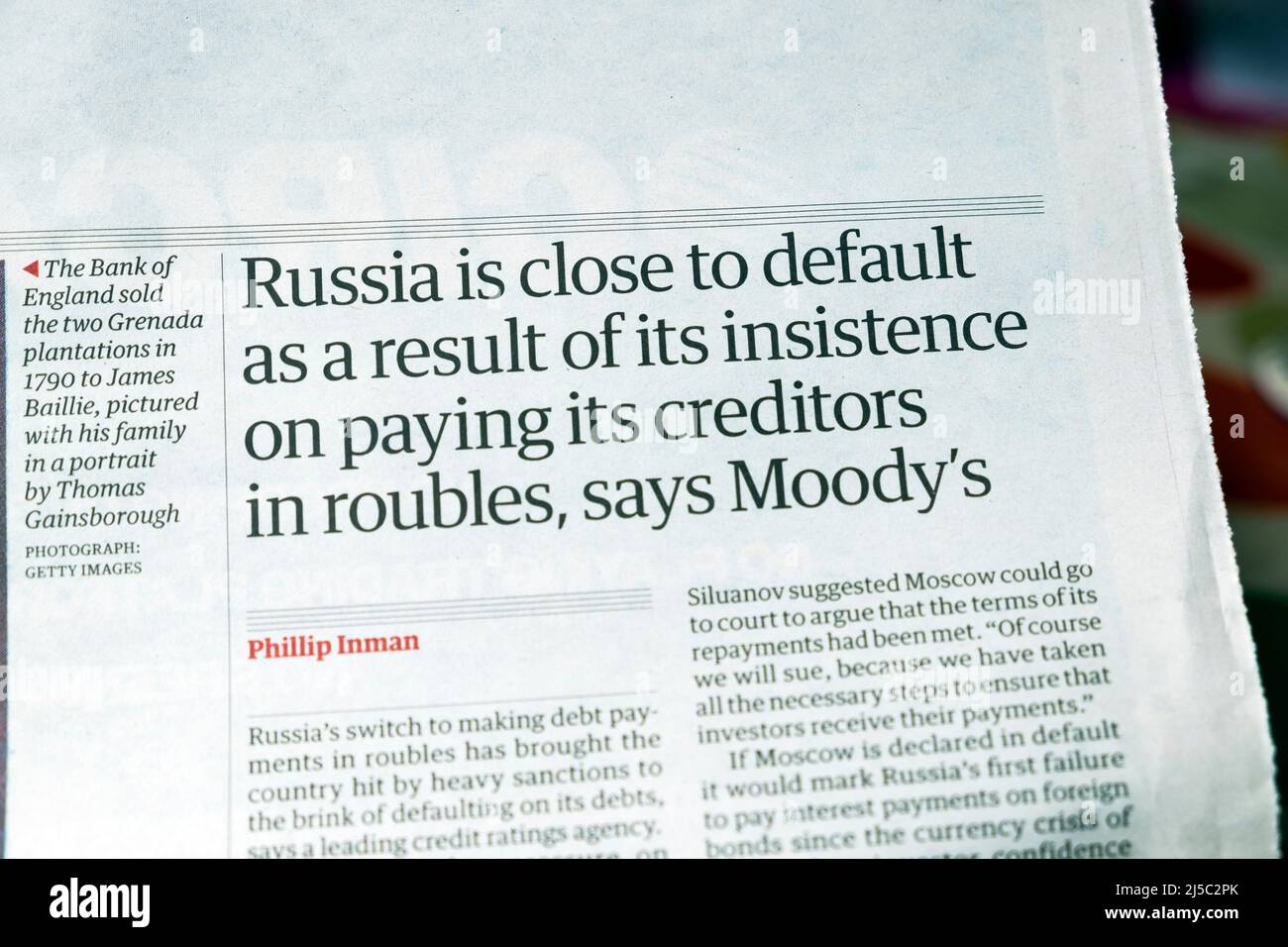 „Russland ist aufgrund seines Beharrens auf Zahlung seiner Gläubiger in Rubel nahe am Zahlungsausfall, sagt Moody's' Guardian headline 15 April 2022 Stockfoto