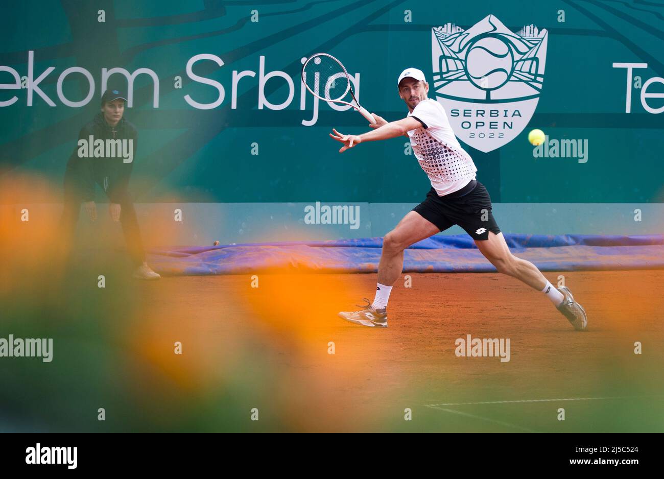 Belgrad, Serbien, 20.. April 2022. John Millman aus Australien kehrt am dritten Tag des Turniers Serbia Open ATP 250 im Novak Tennis Center in Belgrad, Serbien, gegen Miomir Kecmanovic aus Serbien zurück. 20. April 2022. Kredit: Nikola Krstic/Alamy Stockfoto