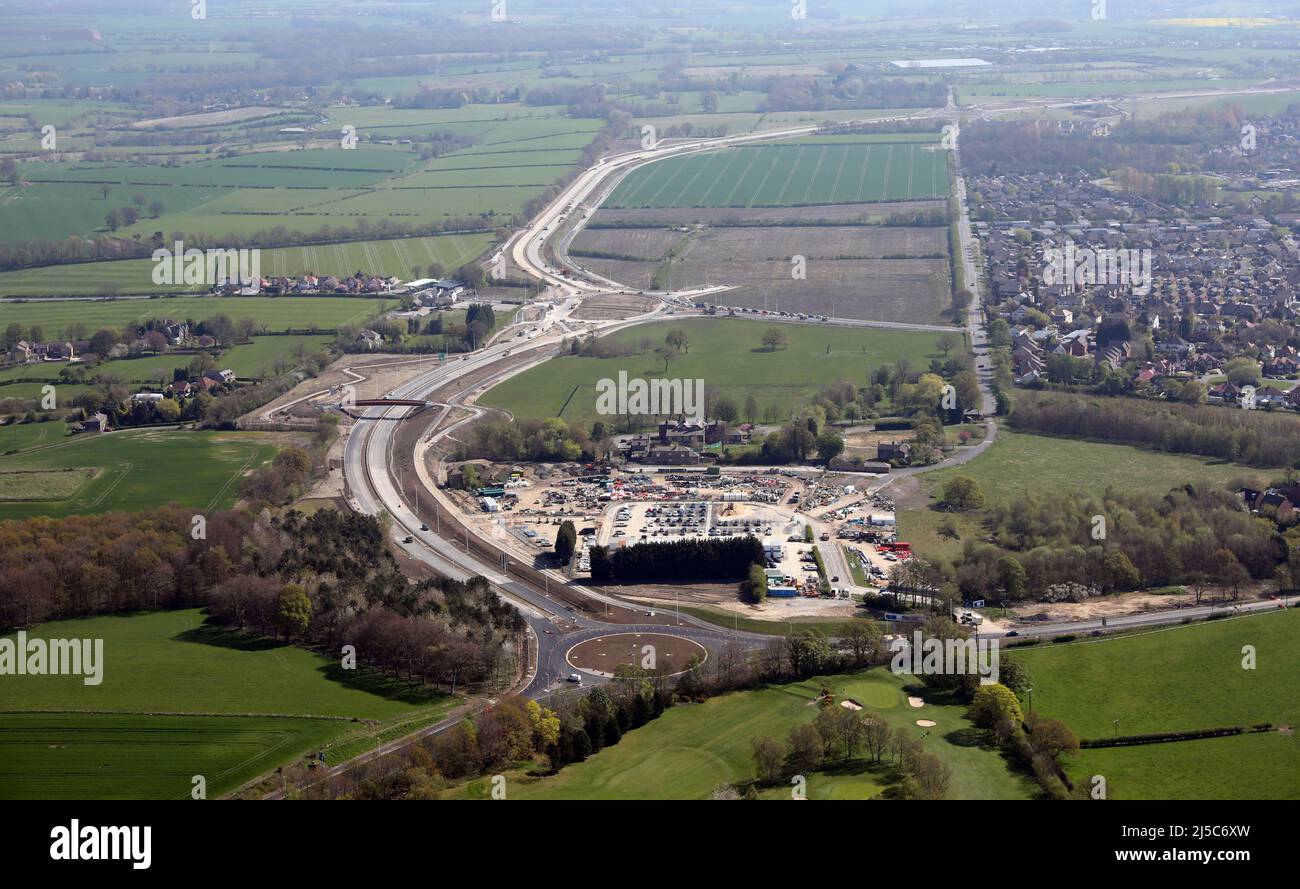 Luftaufnahme nach Osten von der Wetherby Road A58 in Nord-Leeds über die Bauarbeiten der East Leeds Orbital Route (Ringstraße) Stockfoto