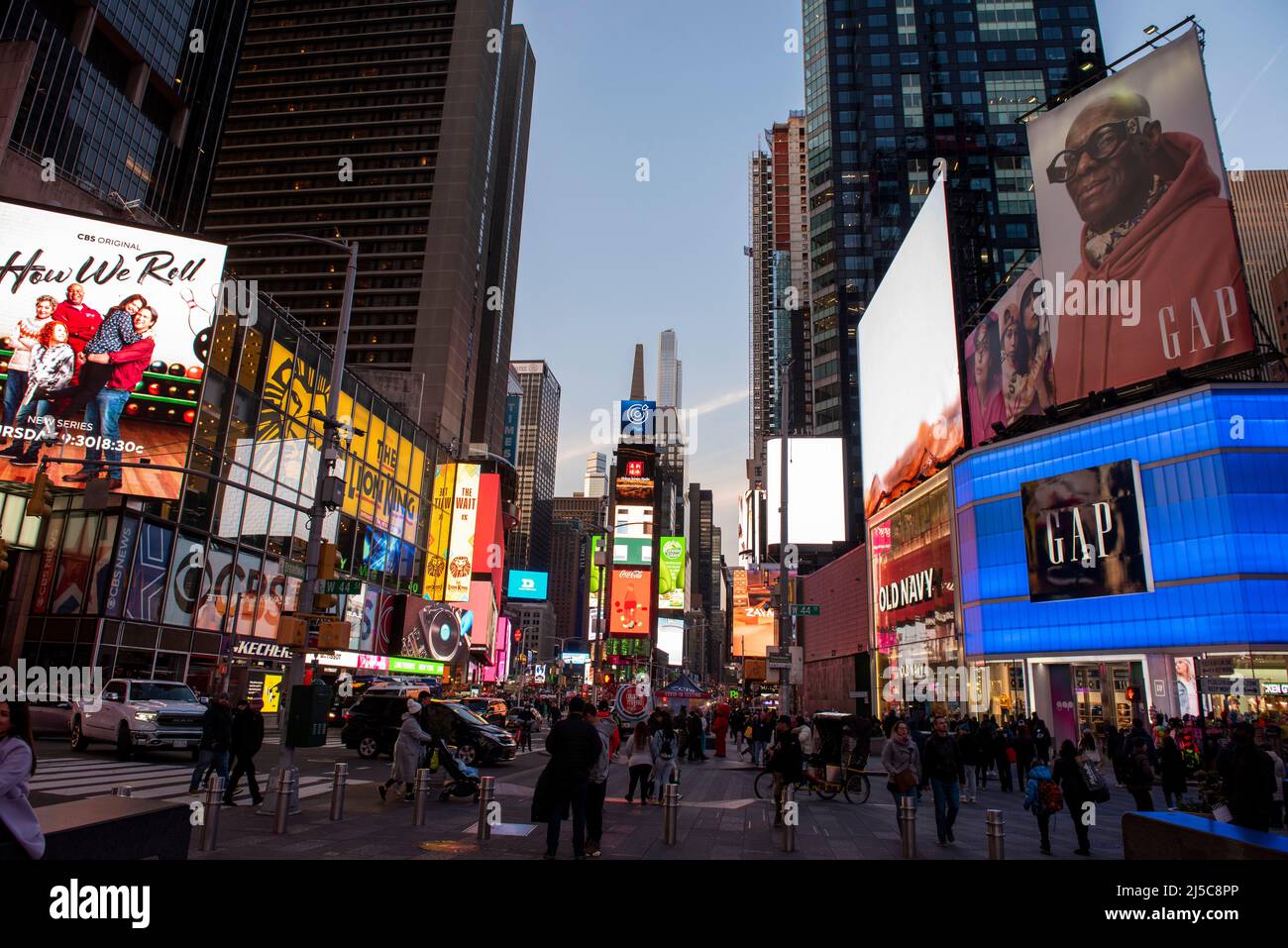 Abenddämmerung am Times Square, Midtown Manhattan, New York USA Stockfoto