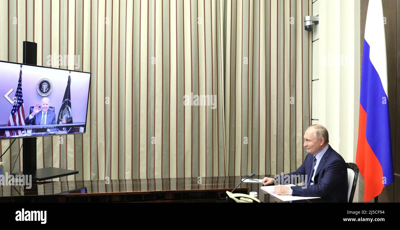 JOE BIDEN, US-Präsident bei einem Videoanruf mit Wladimir Putin, 7. Dezember 2021. Stockfoto