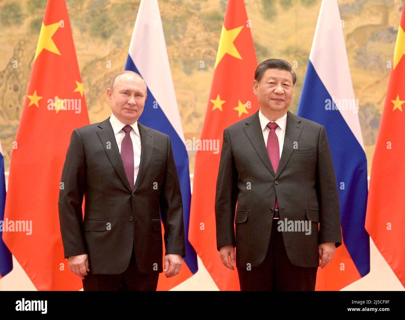 WLADIMIR PUTIN, russischer Präsident, mit dem chinesischen Staatschef Xi Jinping in Peking am 4. Februar 20223. Stockfoto