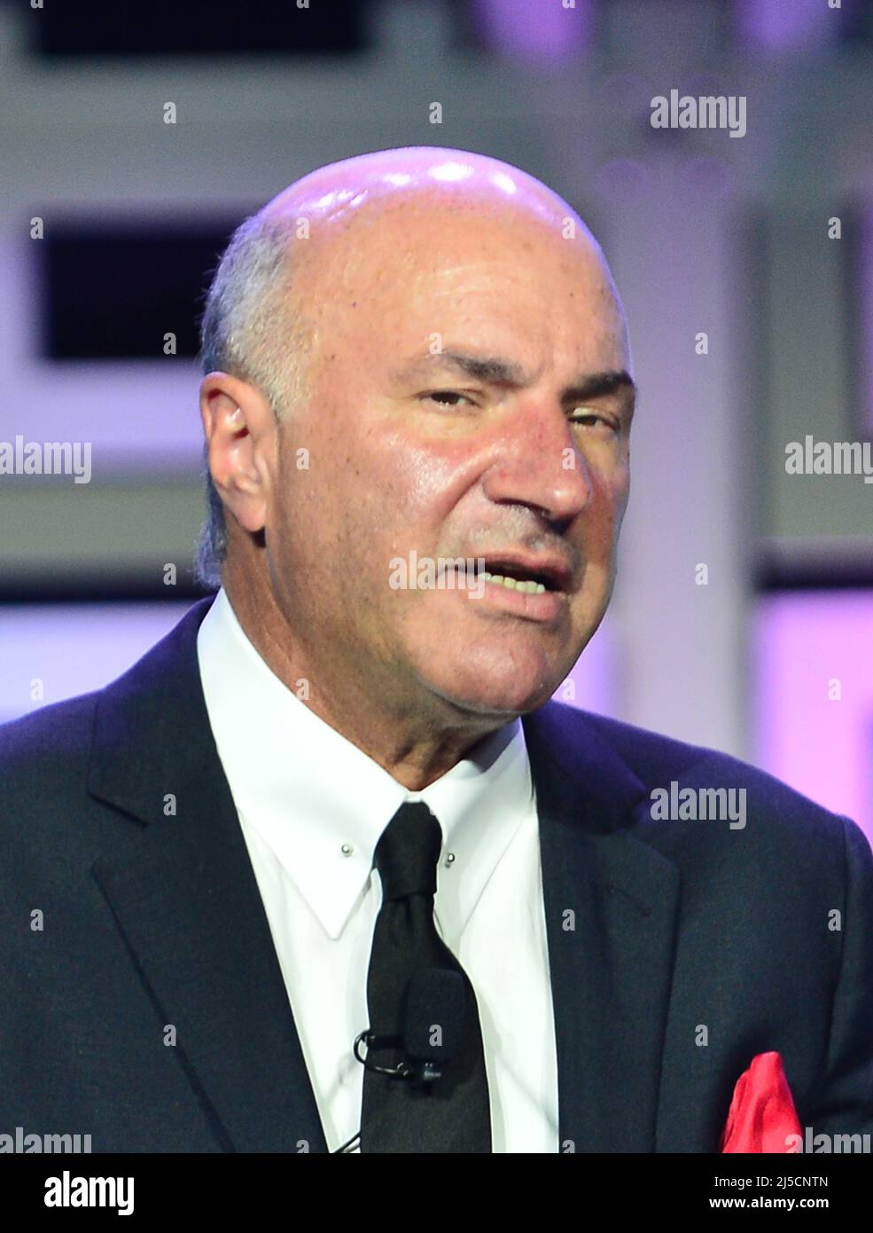 MIAMI BEACH, FL - 19. APRIL: Kevin O’Leary nimmt am 19. April 2022 in Miami Beach, Florida, an der Emerge Americas 2022 im Miami Beach Convention Center Teil. Kredit: MPI10 / MediaPunch Stockfoto