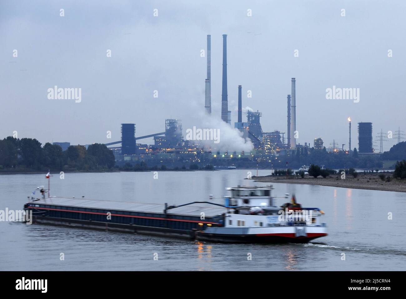 Duisburg, DEU, 09/28/2020 - ThyssenKrupp Stahlwerk Duisburg Hamborn, [automatisierte Übersetzung] Stockfoto