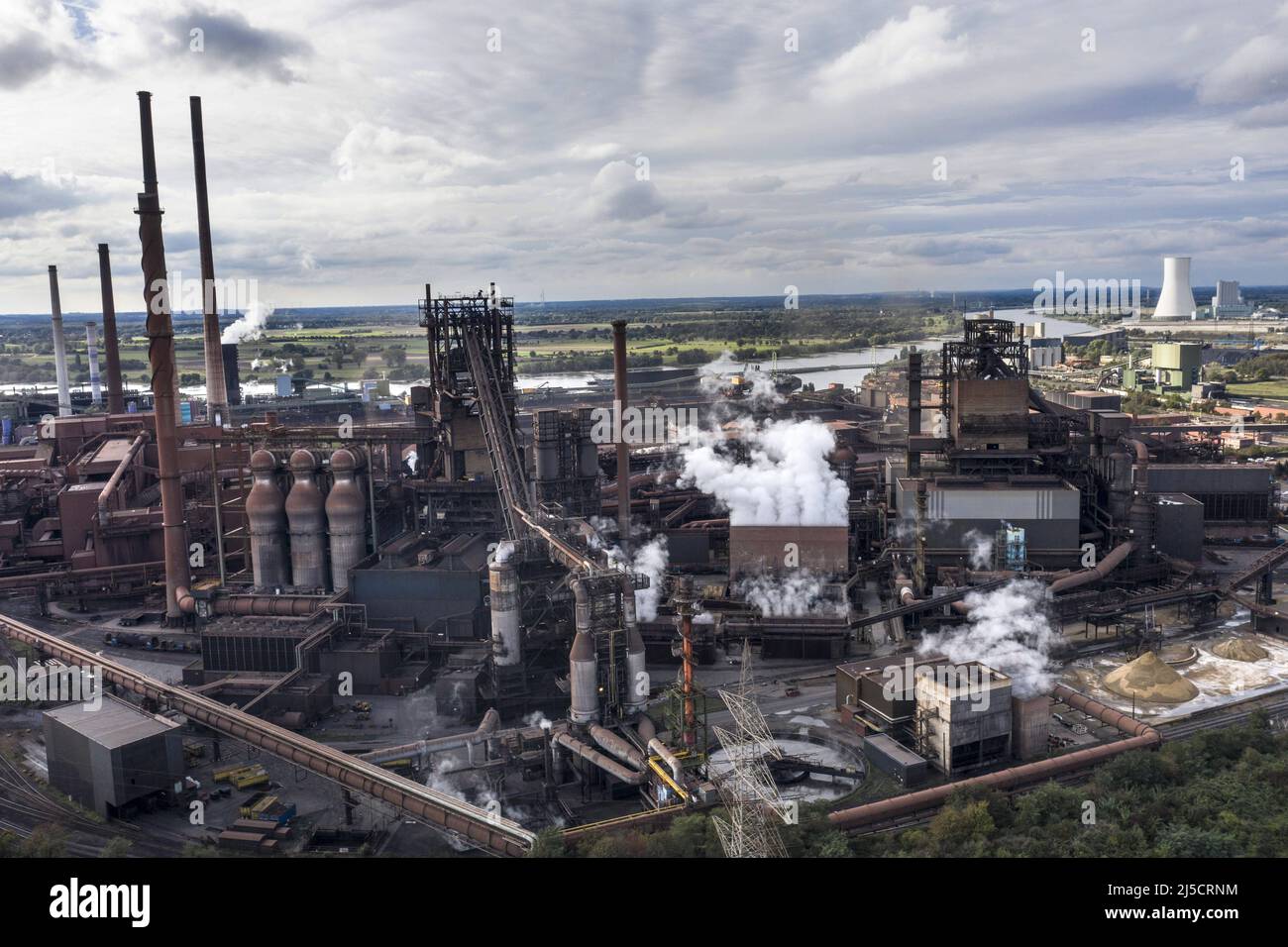 Duisburg, DEU, 09/27/2020 - ThyssenKrupp Stahlwerk Duisburg Hamborn, die Aktienkurse von ThyssenKrupp sind in den letzten Wochen stark gesunken. [Automatisierte Übersetzung] Stockfoto