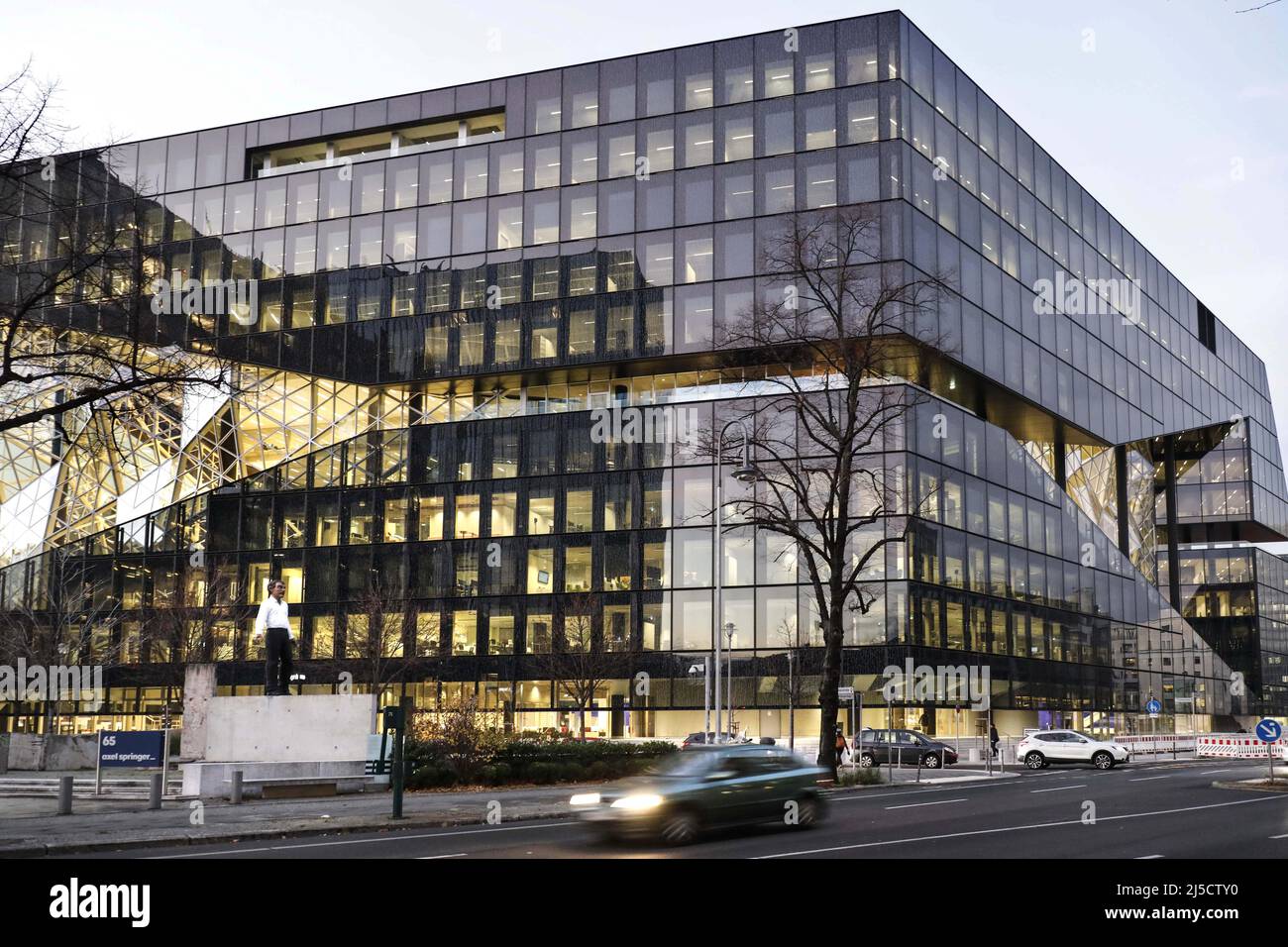 Berlin, DEU, 07.12.2020 - Axel Springer Neubau. [Automatisierte Übersetzung] Stockfoto