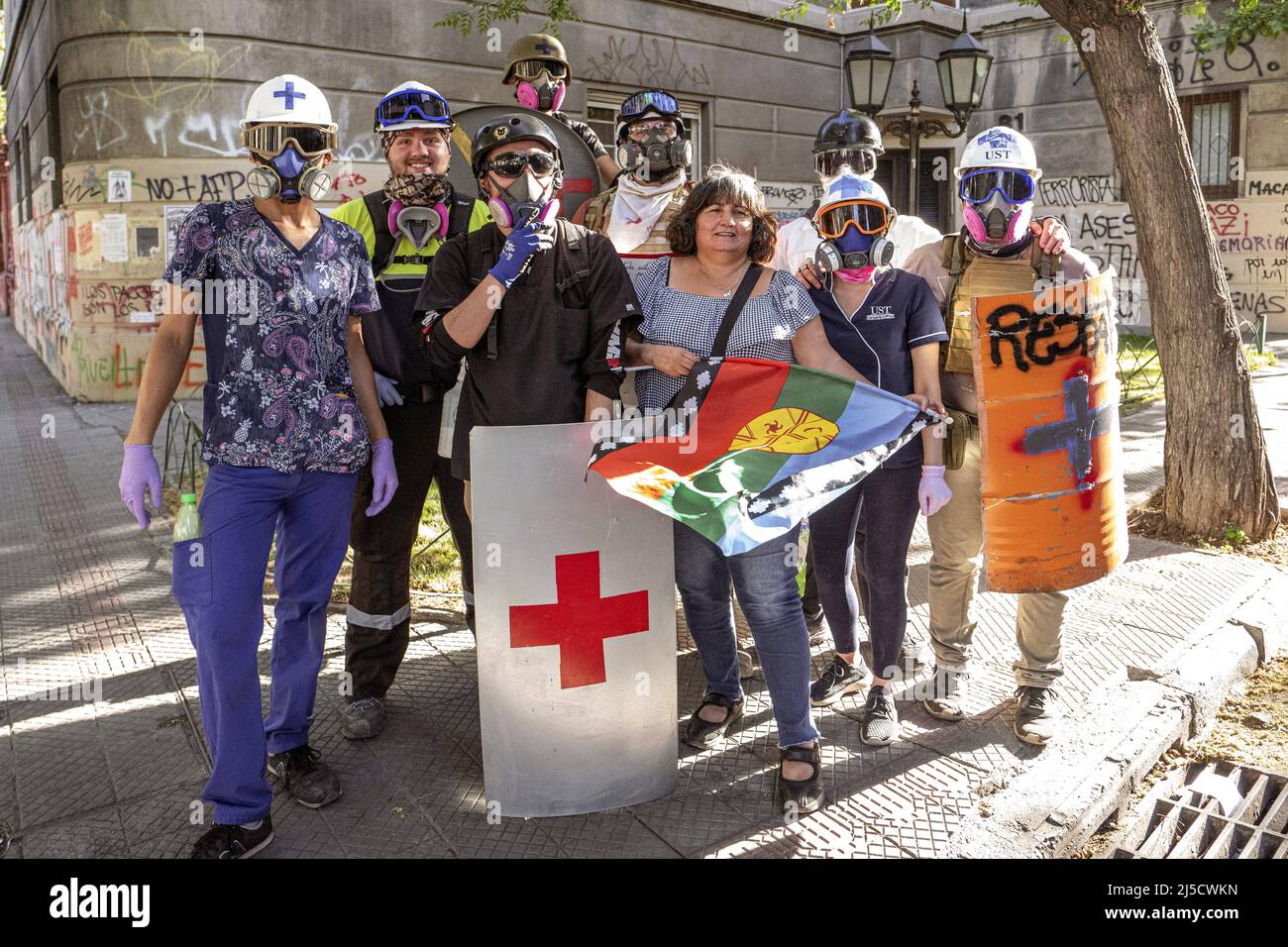 Chile, Santiago, 19. November 2019. Proteste in Santiago am 19. November 2019. Erste-Hilfe-Brigade in Santiago. [Automatisierte Übersetzung] Stockfoto