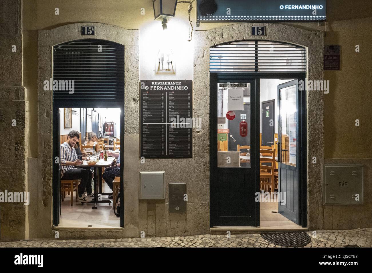 Restaurant O Fernandinhoim Viertel Chiado auf 30.07.2020. [Automatisierte Übersetzung] Stockfoto