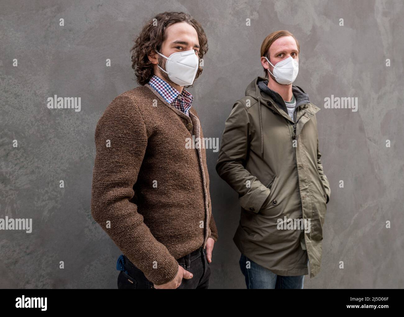 Rochus Rückel (links) und Frederik Mayet, die beiden Jesus-Darsteller des Passionsspiels in Oberammergau, bei der 2021-Takt-Zeremonie [maschinelle Übersetzung] Stockfoto