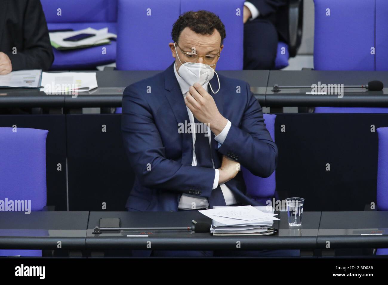 Berlin, DEU, 24. Februar 2021 - Bundesgesundheitsminister Jens Spahn, CDU, vor Beginn der Plenarsitzung im Bundestag. [Automatisierte Übersetzung] Stockfoto