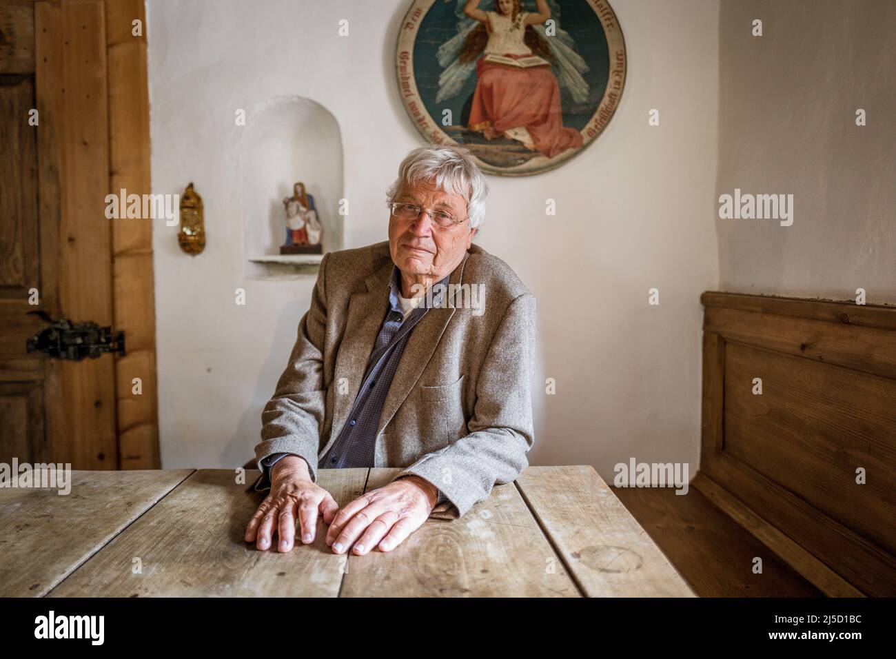 Kabarettist und Filmemacher Gerhard Polt im Bauernmuseum von Markus Wasmeier am Schliersee [automatisierte Übersetzung] Stockfoto