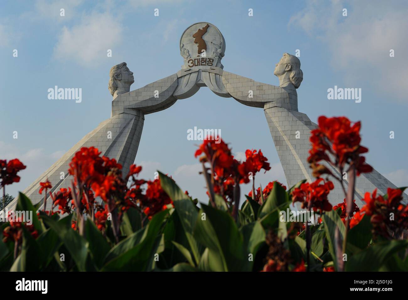 08/10/2012, Pjoengjang, Nordkorea, Asien - Denkmal für die ...