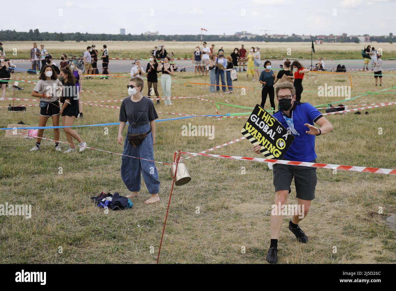 Berlin, 02.07.2021 - Freitags Tanzdemonstration für die Zukunft der Klimagerechtigkeit im Tempelhofer Feld. [Automatisierte Übersetzung] Stockfoto