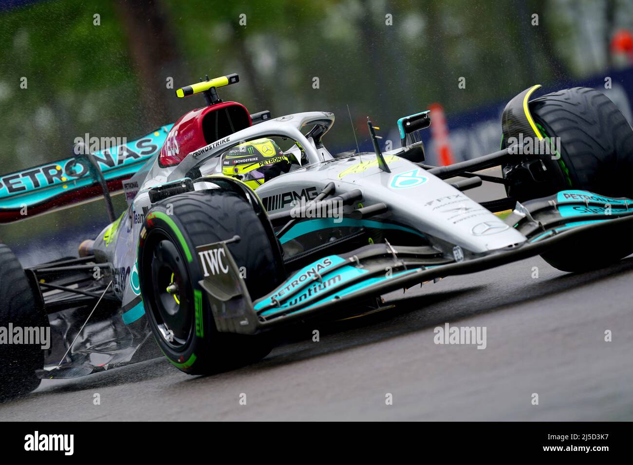 Mercedes' Lewis Hamilton beim Training 1 des Grand Prix der Emilia Romagna auf der Rennstrecke Autodromo Internazionale Enzo e Dino Ferrari in Italien, besser bekannt als Imola. Bilddatum: Freitag, 22. April 2022. Stockfoto