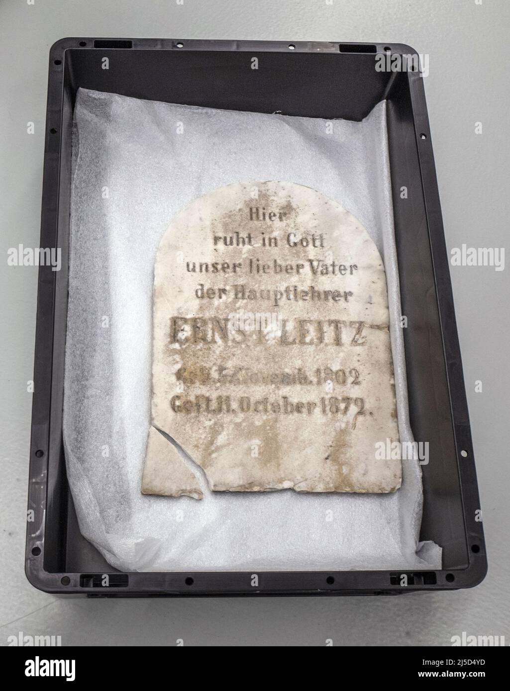 Deutschland Wetzlar, 02. August 2021. Ernst Leitz Grabstein im Leica Archiv in Wetzlar am 02. August 2021. [Automatisierte Übersetzung] Stockfoto