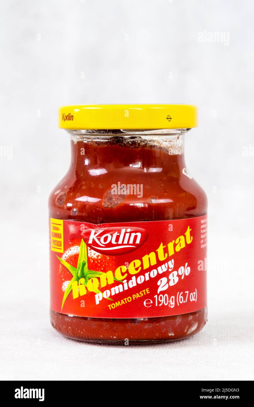 Ein Glas Kotlin Polish konzentriertes Tomatenmark. Stockfoto