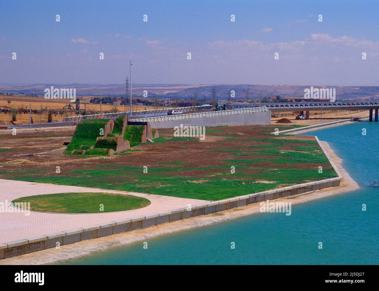 ESTADO DEL PARQUE ANTES DE SU INAUGURACION EN 1992. AUTOR: ESTERAS E / ESTEBAN L. ORT: IFEMA-PARQUE JUAN CARLOS I. MADRID. SPANIEN. Stockfoto