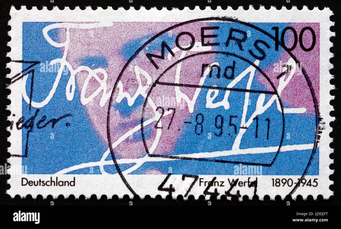 DEUTSCHLAND - UM 1995: Eine in Deutschland gedruckte Briefmarke zeigt Franz Werfel, österreichisch-böhmischer Schriftsteller, Dramatiker und Dichter, um 1995 Stockfoto