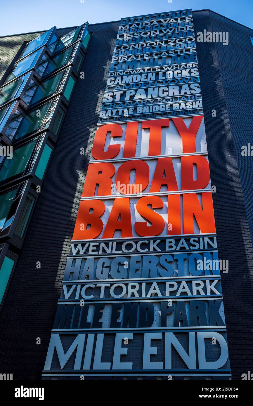 City Road Basin London - 250 City Road Nhow Hotel - 190 Zimmer nhow Hotel in der 250 City Rd Entwicklung. Architekten Foster + Partners eröffnet 2019. Stockfoto