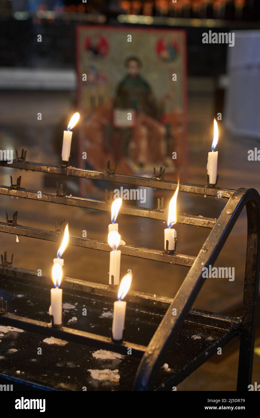 kirche Kerzen Gebetskerzen Stockfoto