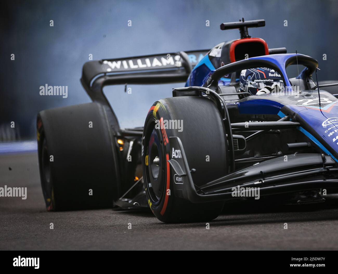 Imola, Italien. 22. April 2022. IMOLA - Alexander Albon (Williams) mit einer Panne auf der Strecke während des Qualifyings vor dem Grand Prix der Emilia Romagna F1 bei Autodromo Enzo e Dino Ferrari am 22. April 2022 in Imola, Italien. REMKO DE WAAL Kredit: ANP/Alamy Live News Stockfoto