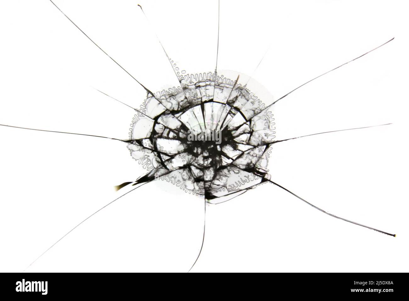 Gebrochener Glashintergrund. Zerrissenes Glas. Im Fenster aufgenommen Stockfoto
